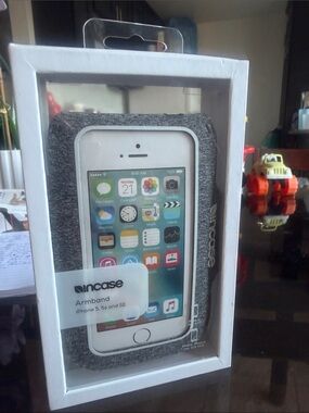 Incase Gray Fabric Armband Case for iPhone 5/5s/SE
